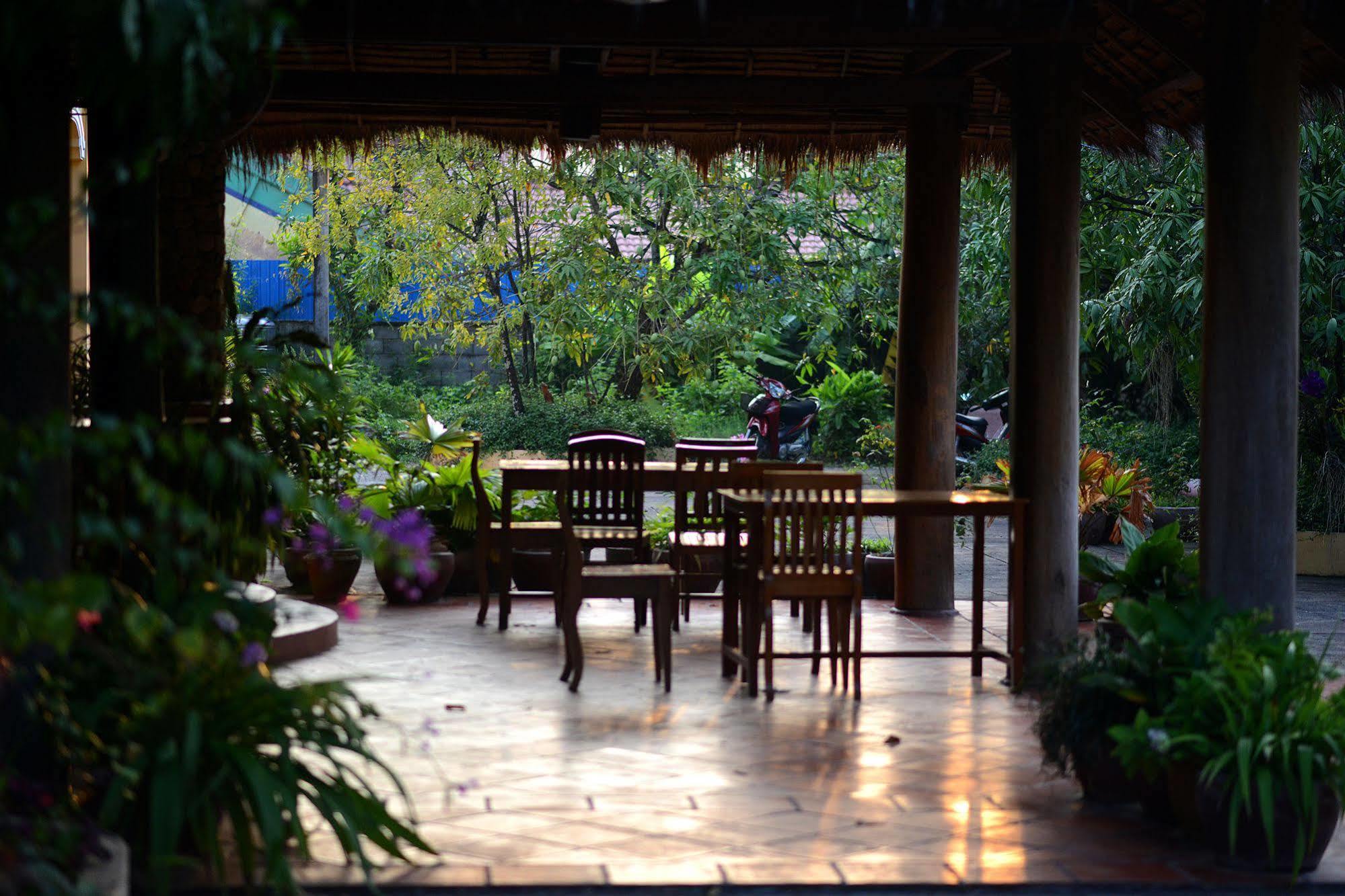 Mea Culpa Kampot Hotel Exterior photo