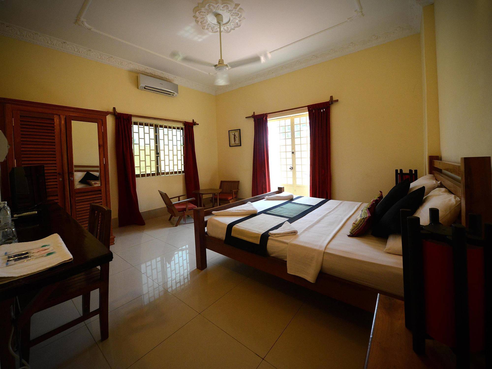 Mea Culpa Kampot Hotel Exterior photo